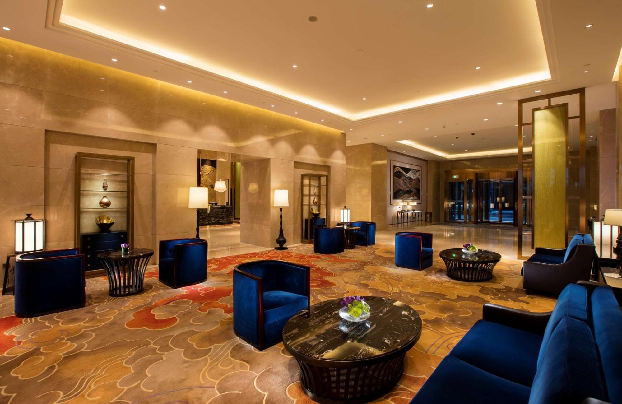 Hilton Wuhan Yangtze Riverside Exterior foto