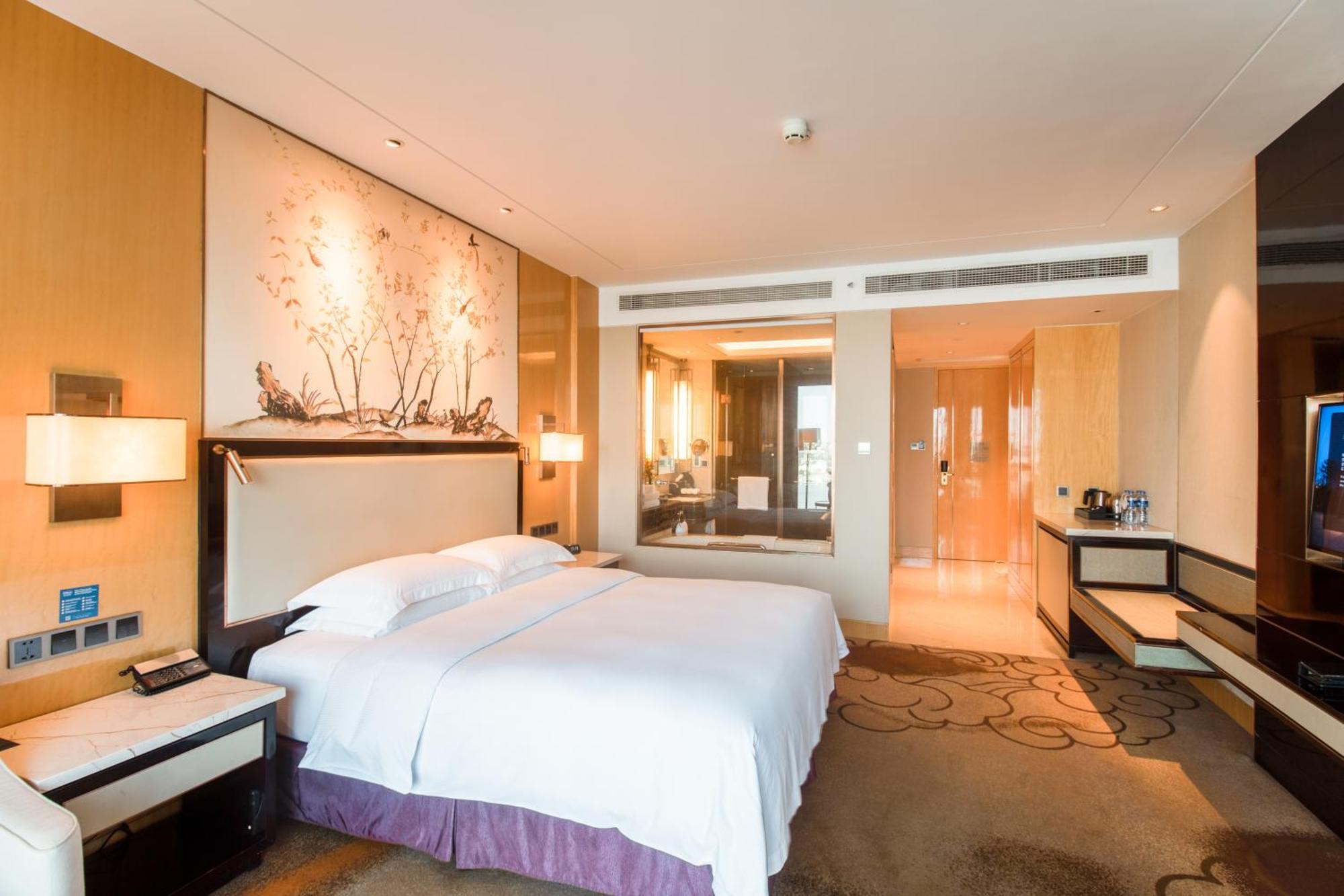 Hilton Wuhan Yangtze Riverside Exterior foto