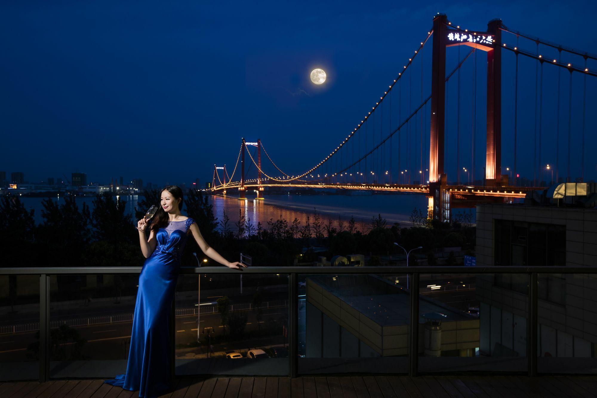 Hilton Wuhan Yangtze Riverside Exterior foto
